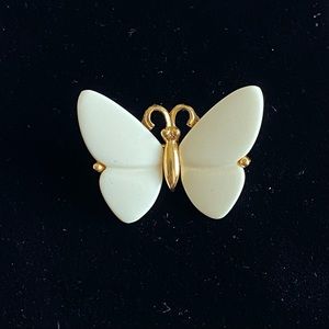 🎉Host Pick🎉 Vintage Trifari cream and gold toned butterfly pin brooch